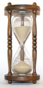 170px-Wooden_hourglass_3